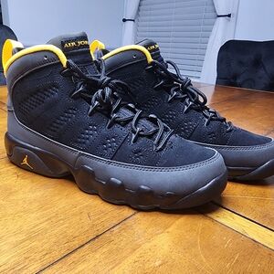 Jordan Black and Yellow Men's Shoes